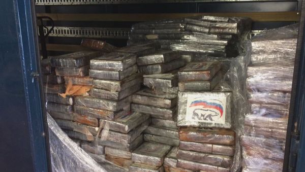 Screenshot from footage of the seizure of cocaine with logos of the United Russia - Sputnik International