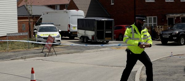 A white van with a trailer is allowed to pass through a police cordon as it drives around the corner before parking outside a property shielded from view that police have been guarding in Amesbury, England, Thursday, July 5, 2018. British officials were seeking clues Thursday in the rush to understand how two Britons were exposed to the military-grade nerve agent Novichok - Sputnik International