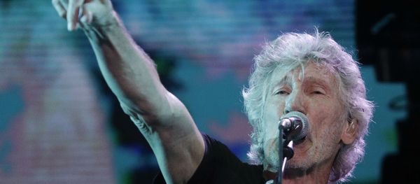 Former member of Pink Floyd, British singer and songwriter Roger Waters performs during his concert of the Us+Them tour in Rome's Circus Maximus, Saturday, July 14, 2018 - Sputnik International