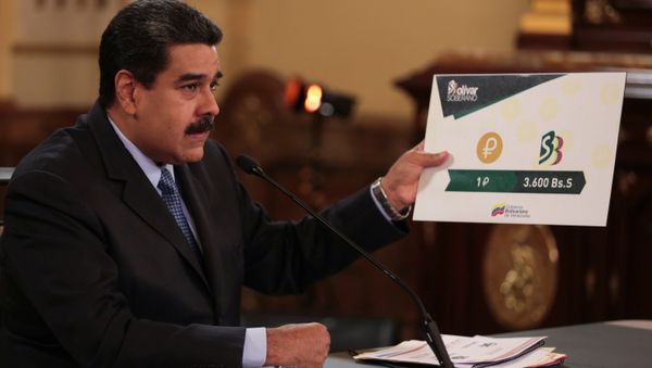 Venezuela's President Nicolas Maduro holds a sign showing the value of a Petro compared with the new Venezuelan currency Bolivar Soberano (Sovereign Bolivar), as he speaks during a meeting with ministers at Miraflores Palace in Caracas, Venezuela August 17, 2018. Venezuela's President Nicolas Maduro holds a sign showing the value of a Petro compared with the new Venezuelan currency Bolivar Soberano (Sovereign Bolivar), as he speaks during a meeting with ministers at Miraflores Palace in Caracas, Venezuela August 17, 2018. - Sputnik International