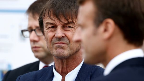 Nicolas Hulot, French Minister for the Ecological and Inclusive Transition looks over towards French President Emmanuel Macron as they visit the Cap Frehel peninsula in northern Brittany, France, June 20, 2018 - Sputnik International