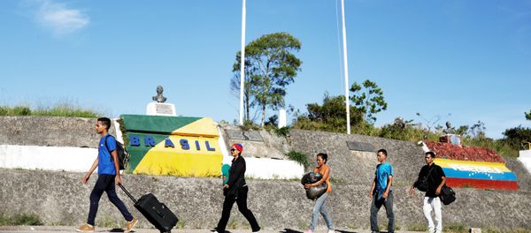 Migrantes venezolanos en la frontera entre Brasil y Venezuela Migrantes venezolanos en la frontera entre Brasil y Venezuela - Sputnik International