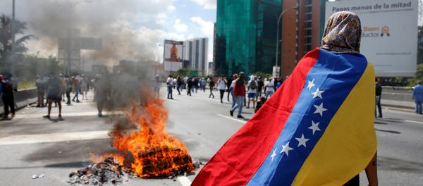 Protesters clash with riot police during a rally to demand a referendum to remove Venezuela's President Nicolas Maduro in Caracas Protesters clash with riot police during a rally to demand a referendum to remove Venezuela's President Nicolas Maduro in Caracas - Sputnik International