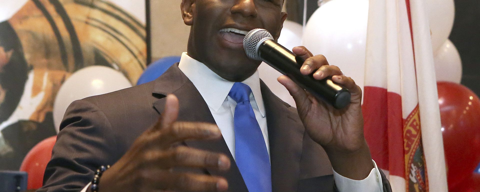 Andrew Gillum addresses his supporters after winning the Democrat primary for governor on Tuesday, Aug. 28, 2018, in Tallahassee, Fla. Andrew Gillum addresses his supporters after winning the Democrat primary for governor on Tuesday, Aug. 28, 2018, in Tallahassee, Fla. - Sputnik International, 1920, 29.08.2018