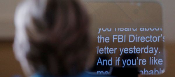 Hillary Clinton speaks about the FBI inquiry into her emails during a campaign rally in Daytona Beach, Florida Hillary Clinton speaks about the FBI inquiry into her emails during a campaign rally in Daytona Beach, Florida - Sputnik International