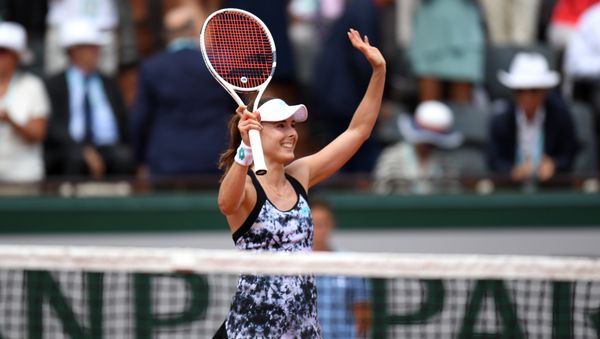 France's Alize Cornet celebrates after winning her women's singles first round tennis match against Italy's Sara Errani on day one of The Roland Garros 2018 French Open tennis tournament in Paris on May 27, 2018. - Sputnik International