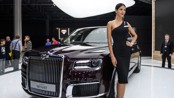 Getting Revved Up: Models Present Cars at Moscow International Automobile Salon - Sputnik International