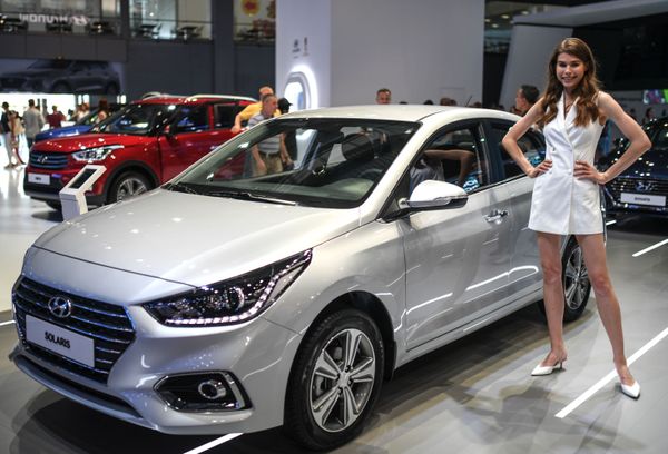 Getting Revved Up: Models Present Cars at Moscow International Automobile Salon Getting Revved Up: Models Present Cars at Moscow International Automobile Salon - Sputnik International