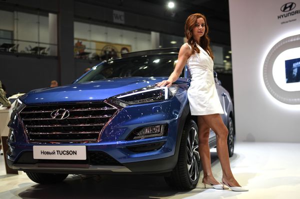 Getting Revved Up: Models Present Cars at Moscow International Automobile Salon Getting Revved Up: Models Present Cars at Moscow International Automobile Salon - Sputnik International