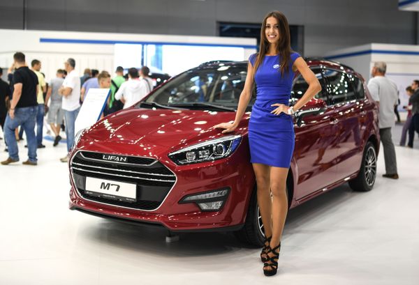 Getting Revved Up: Models Present Cars at Moscow International Automobile Salon Getting Revved Up: Models Present Cars at Moscow International Automobile Salon - Sputnik International