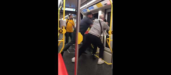 California communters on Muni train attack traveler for playing music too loudly - Sputnik International