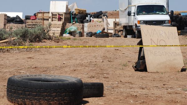Police tape restricts access to a disheveled living compound in Amalia, N.M., on Tuesday, Aug. 7, 2018. - Sputnik International