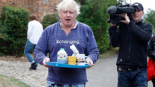 Britain's former Foreign Secretary Boris Johnson stands outside his home near Thame in Oxfordshire, August 12, 2018. Britain's former Foreign Secretary Boris Johnson stands outside his home near Thame in Oxfordshire, August 12, 2018. - Sputnik International