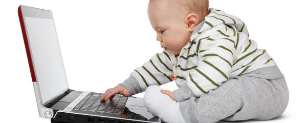Baby playing with a laptop Baby playing with a laptop - Sputnik International