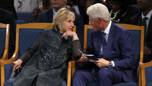 Former President Bill Clinton and wife Hillary Clinton, left, talking during the funeral service for Aretha Franklin at Greater Grace Temple, Friday, Aug. 31, 2018, in Detroit - Sputnik International