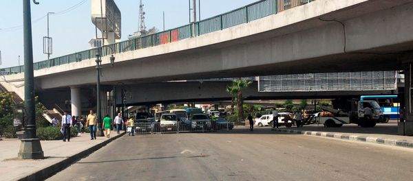 Egyptian security forces close the road towards the U.S. Embassy after a man threw an explosive device in downtown Cairo, Egypt September 4, 2018 Egyptian security forces close the road towards the U.S. Embassy after a man threw an explosive device in downtown Cairo, Egypt September 4, 2018 - Sputnik International