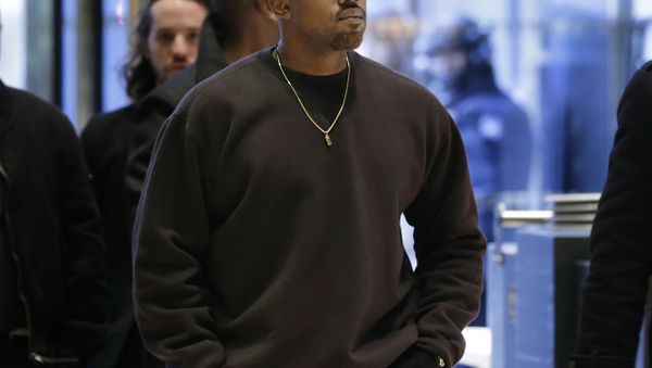 Kanye West enters Trump Tower in New York, Tuesday, Dec. 13, 2016 - Sputnik International