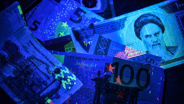 Euro- und Rial-Banknoten (Symbolbild) - Sputnik International