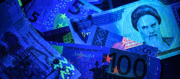 Euro- und Rial-Banknoten (Symbolbild) - Sputnik International