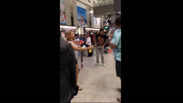 MMA showdown at train station - Sputnik International