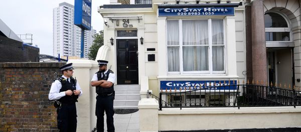 Police officers stand outside the City Stay Hotel used by Alexander Petrov and Ruslan Boshirov; who have been accused of attempting to murder former Russian spy Sergei Skripal and his daughter Yulia; in London, Britain September 5, 2018 - Sputnik International