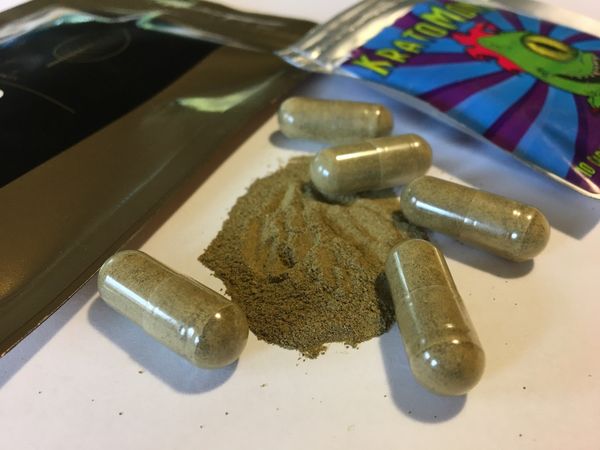 In this Sept. 27, 2017, file photo, kratom capsules are displayed in Albany, N.Y. Federal health authorities on Tuesday, Nov. 14, are warning about reports of injury, addiction and death with the herbal supplement that has been promoted as an alternative to opioid painkillers and other prescription drugs. - Sputnik International