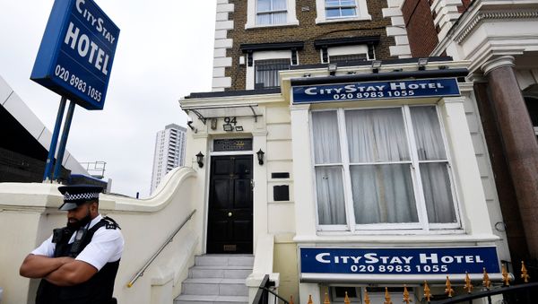 A police officer stands outside the City Stay Hotel used by Alexander Petrov and Ruslan Boshirov; who have been accused of attempting to murder former Russian spy Sergei Skripal and his daughter Yulia; in London, Britain September 5, 2018 A police officer stands outside the City Stay Hotel used by Alexander Petrov and Ruslan Boshirov; who have been accused of attempting to murder former Russian spy Sergei Skripal and his daughter Yulia; in London, Britain September 5, 2018 - Sputnik International