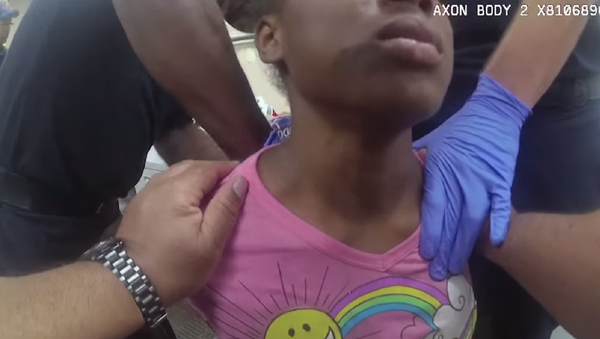 Cincinnati Police Department releases body-worn camera footage obtained by officer who deployed his taser stun gun on an 11-year-old - Sputnik International
