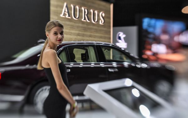 A girl posing at the Aurus Senat car at the Moscow International Motor Show 2018. A girl posing at the Aurus Senat car at the Moscow International Motor Show 2018. - Sputnik International