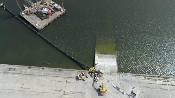 The launch of the first ocean cleanup system. - Sputnik International
