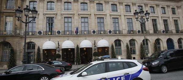 A police car drives past the Ritz hotel in Paris, Thursday, Jan. 11, 2018. Paris police have recovered some jewels stolen from the Ritz Hotel in a multimillion-euro robbery attempt, but are still searching Thursday for two thieves and the rest of the missing luxury merchandise. (AP Photo/Michel Euler) A police car drives past the Ritz hotel in Paris, Thursday, Jan. 11, 2018. Paris police have recovered some jewels stolen from the Ritz Hotel in a multimillion-euro robbery attempt, but are still searching Thursday for two thieves and the rest of the missing luxury merchandise. (AP Photo/Michel Euler) - Sputnik International