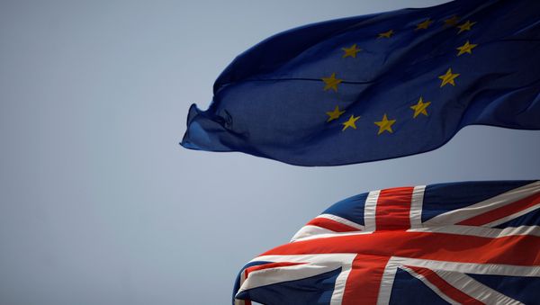 The Union Jack (bottom) and the European Union flag are seen flying, at the border of Gibraltar with Spain, in the British overseas territory of Gibraltar, historically claimed by Spain, June 27, 2016, after Britain voted to leave the European Union in the EU Brexit referendum - Sputnik International