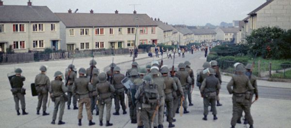 British troops confront young rioters on the Ballymurphy Estate in Belfast, Northern Ireland in 1970. British troops confront young rioters on the Ballymurphy Estate in Belfast, Northern Ireland in 1970. - Sputnik International