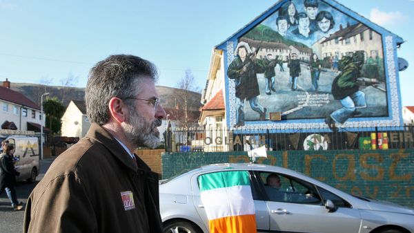 Sinn Fein President Gerry Adams passes a Irish Republican Army mural in the Ballymurphy area of west Belfast , Northern Ireland, Tuesday, March, 6, 2007 - Sputnik International