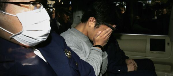 Suspect Takahiro Shiraishi (C) covers his face with his hands as he is transported to the prosecutor's office from a police station in Tokyo on November 1, 2017 Suspect Takahiro Shiraishi (C) covers his face with his hands as he is transported to the prosecutor's office from a police station in Tokyo on November 1, 2017 - Sputnik International