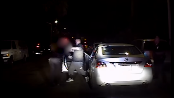 LAPD officer's body camera records the moment that a suspect shoot her in point-blank range - Sputnik International