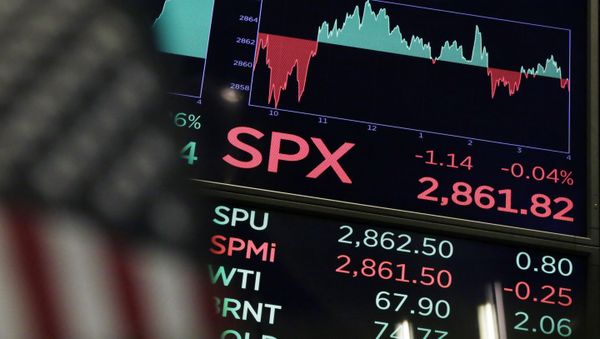 A board above the trading floor of the New York Stock Exchange shows the closing number for the S&P 500 index Wednesday, Aug. 22, 2018. The current bull run on Wall Street became the longest in history on Wednesday at 3,453 days, beating the bull market of the 1990s that ended in the dot-com collapse in 2000 A board above the trading floor of the New York Stock Exchange shows the closing number for the S&P 500 index Wednesday, Aug. 22, 2018. The current bull run on Wall Street became the longest in history on Wednesday at 3,453 days, beating the bull market of the 1990s that ended in the dot-com collapse in 2000 - Sputnik International