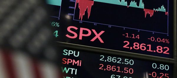 A board above the trading floor of the New York Stock Exchange shows the closing number for the S&P 500 index Wednesday, Aug. 22, 2018. The current bull run on Wall Street became the longest in history on Wednesday at 3,453 days, beating the bull market of the 1990s that ended in the dot-com collapse in 2000 A board above the trading floor of the New York Stock Exchange shows the closing number for the S&P 500 index Wednesday, Aug. 22, 2018. The current bull run on Wall Street became the longest in history on Wednesday at 3,453 days, beating the bull market of the 1990s that ended in the dot-com collapse in 2000 - Sputnik International