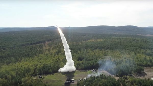 Launch of missiles from S-300 and Buk systems in the course of the Vostok-2018 drills. - Sputnik International