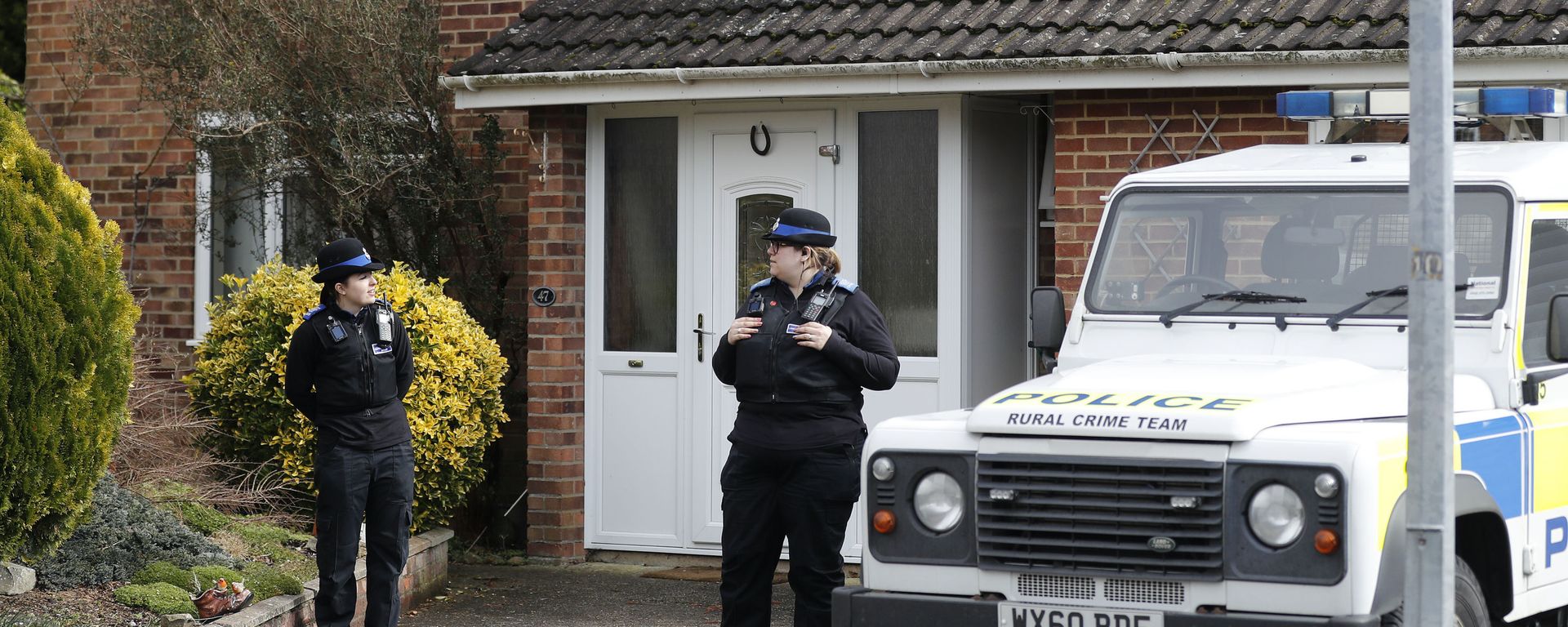 In this Tuesday, March 6, 2018 file photo, police officers stand outside the house of former Russian double agent Sergei Skripal in Salisbury, England. In this Tuesday, March 6, 2018 file photo, police officers stand outside the house of former Russian double agent Sergei Skripal in Salisbury, England. - Sputnik International, 1920, 21.09.2021