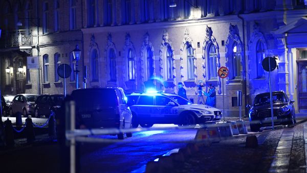 Police arrive after a synagogue was attacked in a failed arson attempt in Gothenburg, Sweden, late December 9, 2017 - Sputnik International