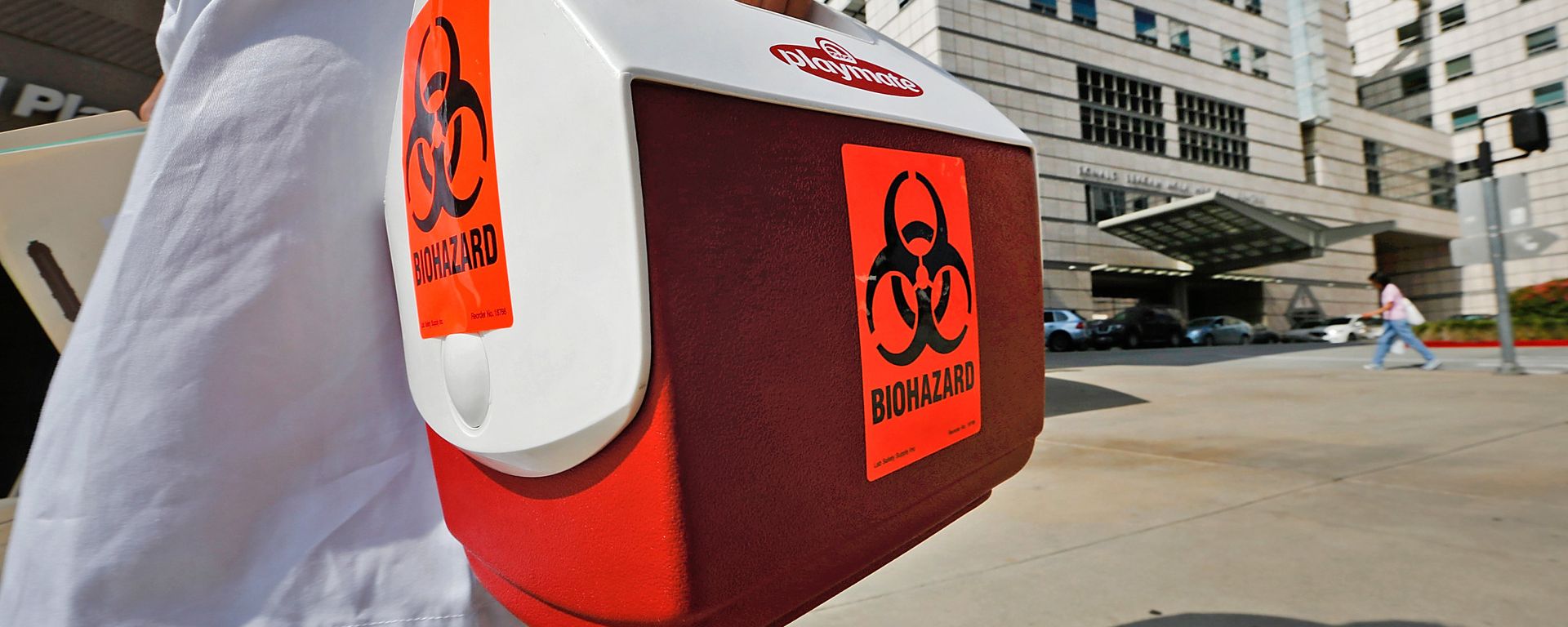 A research assistant carries a portable cooler marked with a biohazard label, file photo - Sputnik International, 1920, 01.02.2023