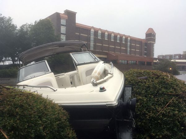 A speed boat sits wedged in bushes in the parking lot of a waterfront hotel in New Bern, N.C., on Friday, Sept. 14, 2018. Winds and rains from Hurricane Florence caused the Neuse River to swell, swamping the coastal city. A speed boat sits wedged in bushes in the parking lot of a waterfront hotel in New Bern, N.C., on Friday, Sept. 14, 2018. Winds and rains from Hurricane Florence caused the Neuse River to swell, swamping the coastal city. - Sputnik International