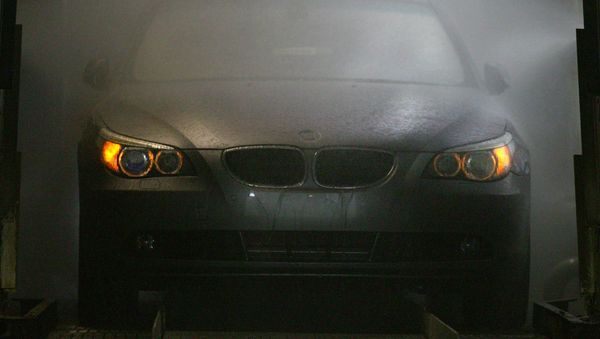A 5 Series BMW car is washed during assembling at Avtotor factory in Kaliningrad, 30 March 2004. - Sputnik International