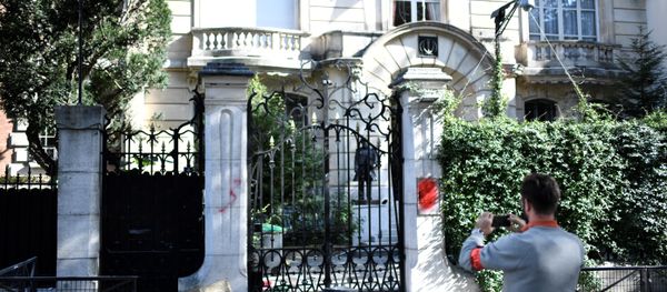 A French security officer takes a photograph outside the Iranian Embassy in the French capital Paris on September 14, 2018, after people taking part in a demonstration in a near by street split off and walked to the Iranian embassy where they sprayed red paint on the Embassy sign and trashed computers that were placed outside the embassy grounds for collection. STEPHANE DE SAKUTIN / AFP A French security officer takes a photograph outside the Iranian Embassy in the French capital Paris on September 14, 2018, after people taking part in a demonstration in a near by street split off and walked to the Iranian embassy where they sprayed red paint on the Embassy sign and trashed computers that were placed outside the embassy grounds for collection. STEPHANE DE SAKUTIN / AFP - Sputnik International