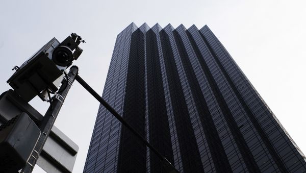 A New York Police Department surveillance camera, left, is mounted on a light pole outside Trump Tower, Monday, Aug. 27, 2018, in New York - Sputnik International