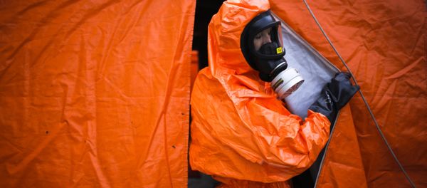 A German emergency worker looks out of a tent for decontamination during a joint anti-terror exercise of German authorities in Berlin, Wednesday, Oct. 11, 2017. A German emergency worker looks out of a tent for decontamination during a joint anti-terror exercise of German authorities in Berlin, Wednesday, Oct. 11, 2017. - Sputnik International