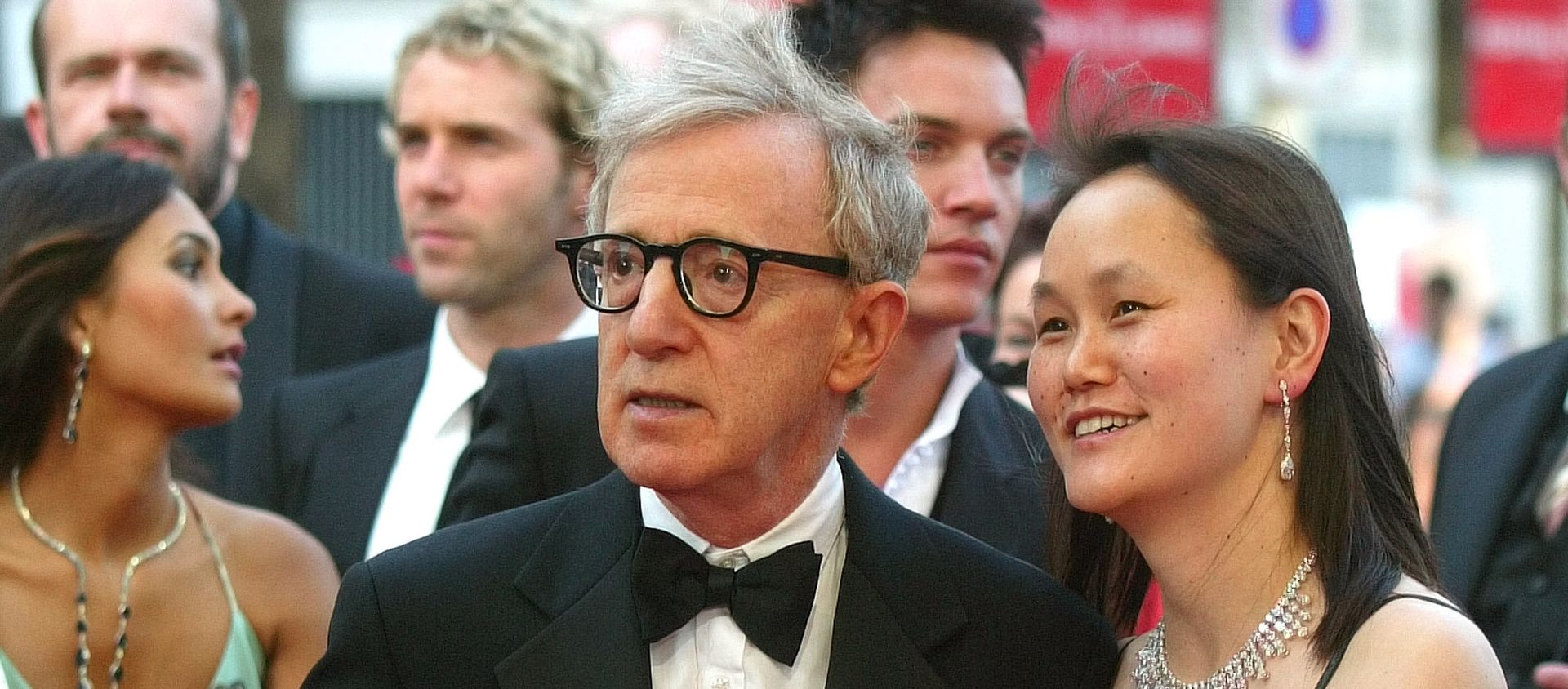 American director Woody Allen and his wife Soon-Yi Previn arrive for the screening of Match Point directed by Woody Allen, at the 58th international Cannes film festival, southern France, Thursday, May 12, 2005 American director Woody Allen and his wife Soon-Yi Previn arrive for the screening of Match Point directed by Woody Allen, at the 58th international Cannes film festival, southern France, Thursday, May 12, 2005 - Sputnik International, 1920, 22.02.2021