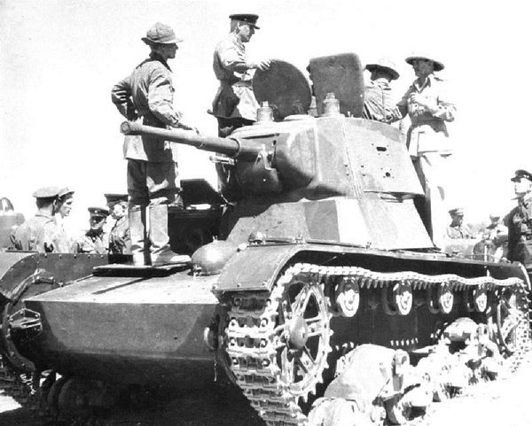 British soldiers on top of a Soviet T-26 in Iran British soldiers on top of a Soviet T-26 in Iran - Sputnik International