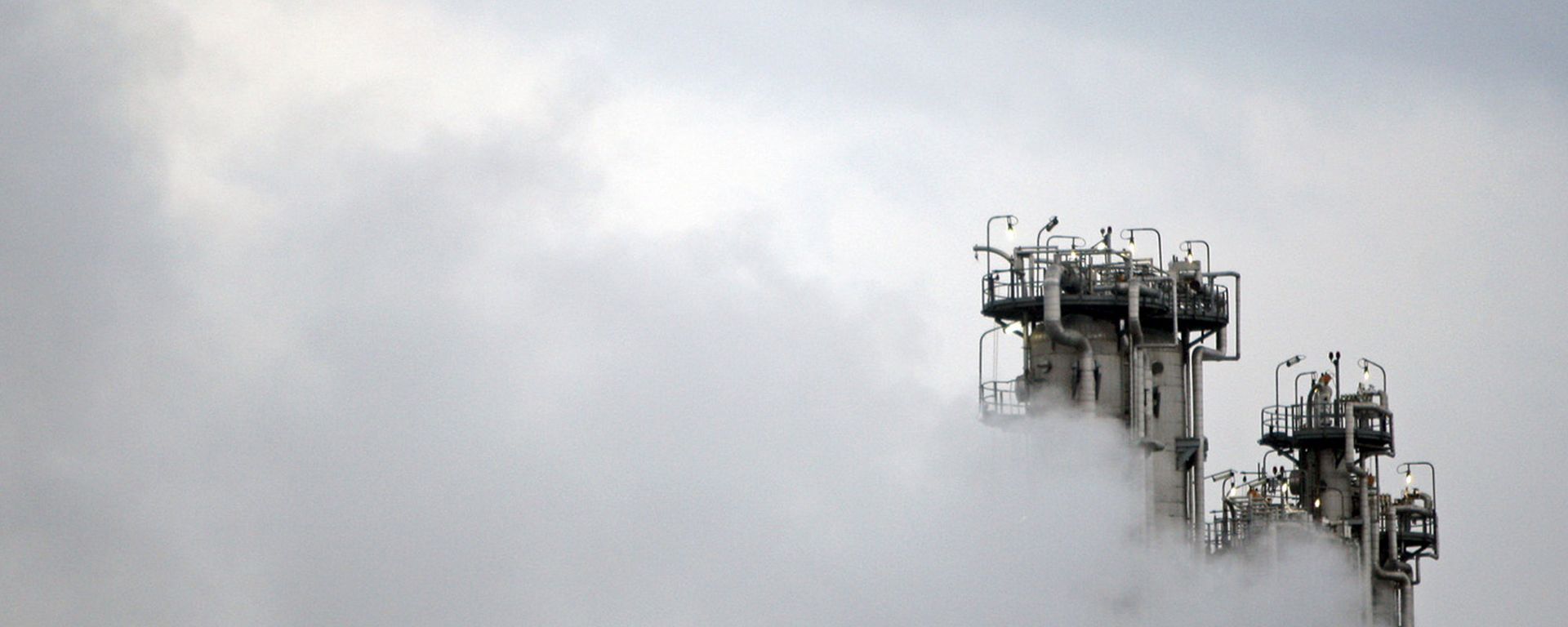In this Saturday, Jan. 15, 2011 file photo, a part of Arak heavy water nuclear facilities is seen, near the central city of Arak, 150 miles (250 kilometers) southwest of the capital Tehran, Iran. Iranian state television reported on Saturday, April, 19, 2014 that Vice President Ali Akbar Salehi has said a dispute between world powers and the country over its heavy water reactor at Arak has been “virtually resolved.” Iran and world powers are negotiating the terms of a permanent deal over its contested nuclear program - Sputnik International, 1920, 16.08.2022